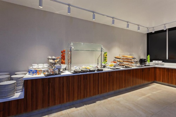 Holiday Inn Los Angeles - LAX Airport image 14